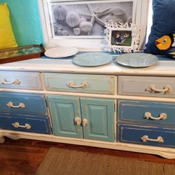 CUTE BEACH DELIVERY OR TV STAND AT PICKY PINCHERS 801 TURNER ST CLEARWATER OPEN TODAY 12-6 FREE DELIVERY 