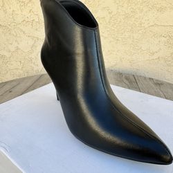 Halston Black Leather Shoe Booty 3’ know Kitten Heal