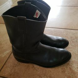 Red wing boots in nice looking and working condition