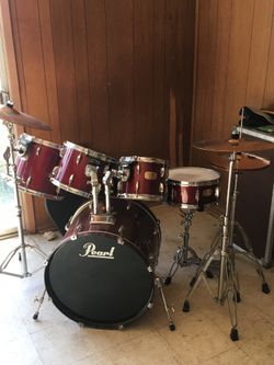 Pearl 5 Piece Drum set 