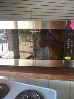 BRAND NEW FRIGIDAIRE GALLERY