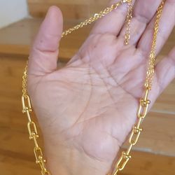 Brand new 21k gold plated chokers saudi womens set . Necklace. Bracelets. Earring and ring size 8