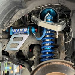 KING SHOCKS IN STOCK FOR ALL VEHICLE APPLICATIONS🔥 PROFESSIONAL INSTALLATION OFFERED AT EXTRA COST 