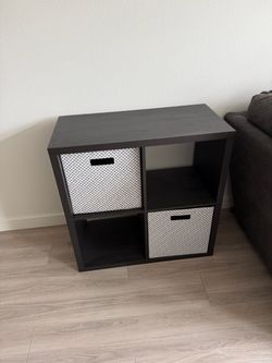 4-Cube Storage Shelf with 2 Fabric Bins