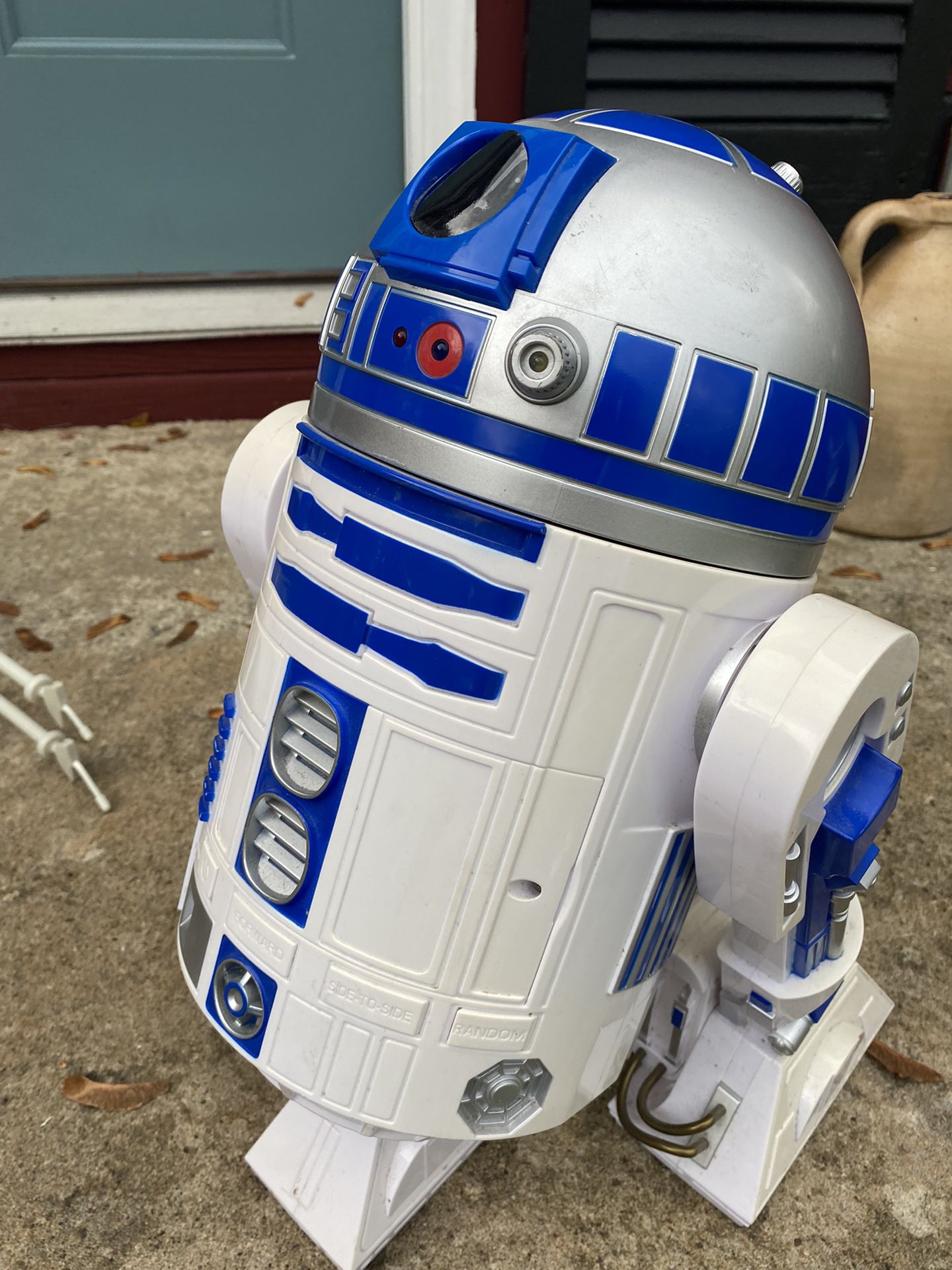Star Wars R2D2 Bubble Machine 16 Inches Tall Rotate 90° With Sounds And Light. Bubble not working 