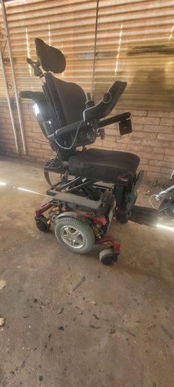 Used Quantum 6000z powerwheel chair