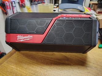 Milwaukee Bluetooth Jobsite Speaker