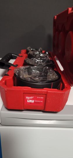 Milwaukee 2 1/2 "-4" KNOCKOUT SET  750mcm