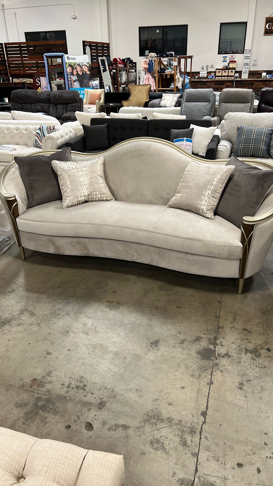 MICHAEL AMINI Villa Cherrie Sofa