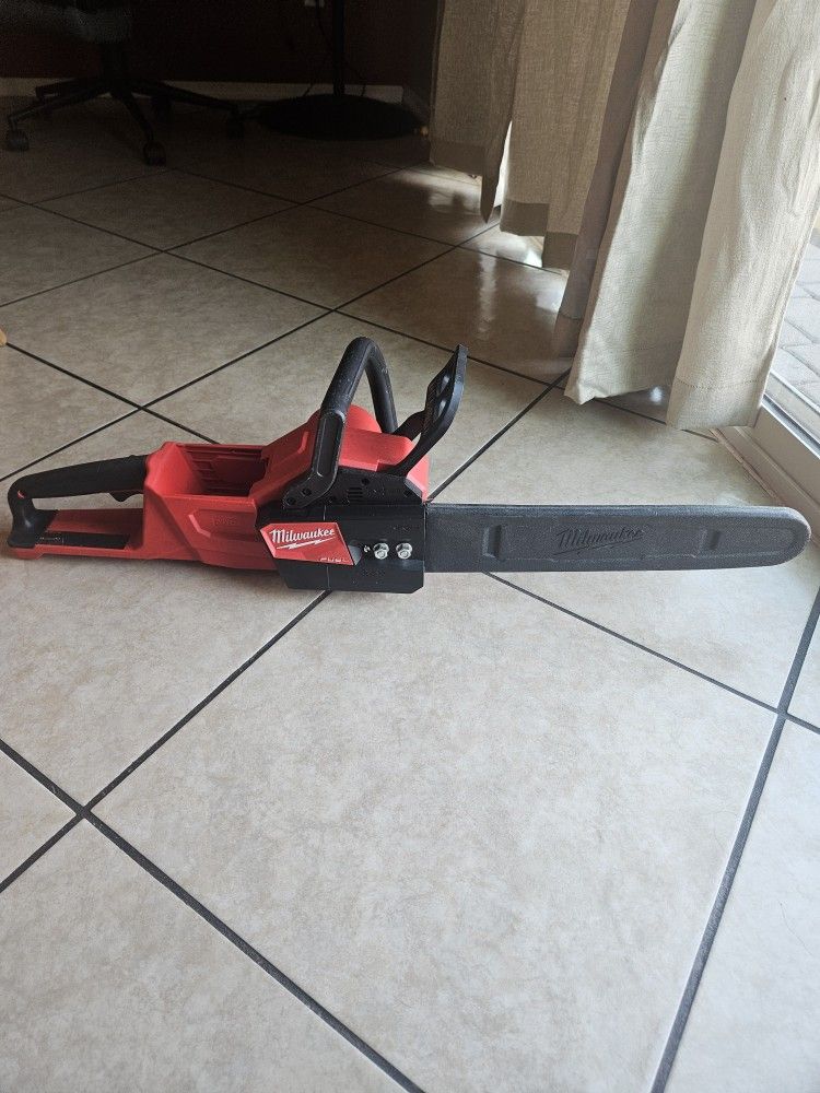 Milwaukee 16" Chainsaw 