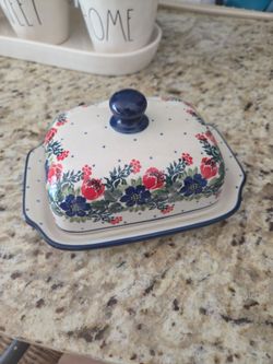 Stoneware Butter Dish With Lid Bolesławiec Polish Handpainted Pottery Roses and Blue Flowers.