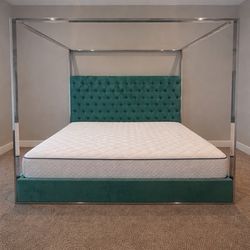 King Size Canopy Bed, Excellent Condition
