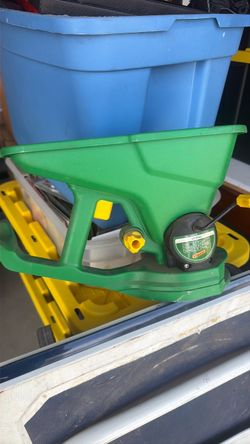 Fertilizer spreader