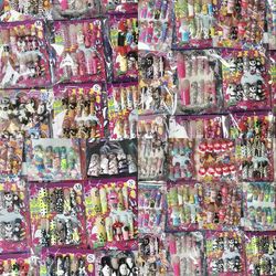 $8(buy 4 get 1 free)Junk press on nails