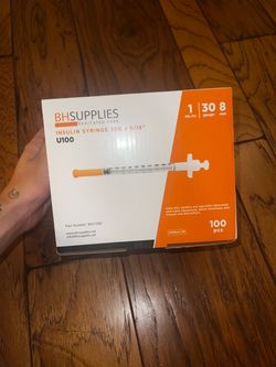 Brand new 100  count insulin needles