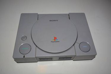 Electronics gaming console lot As-is