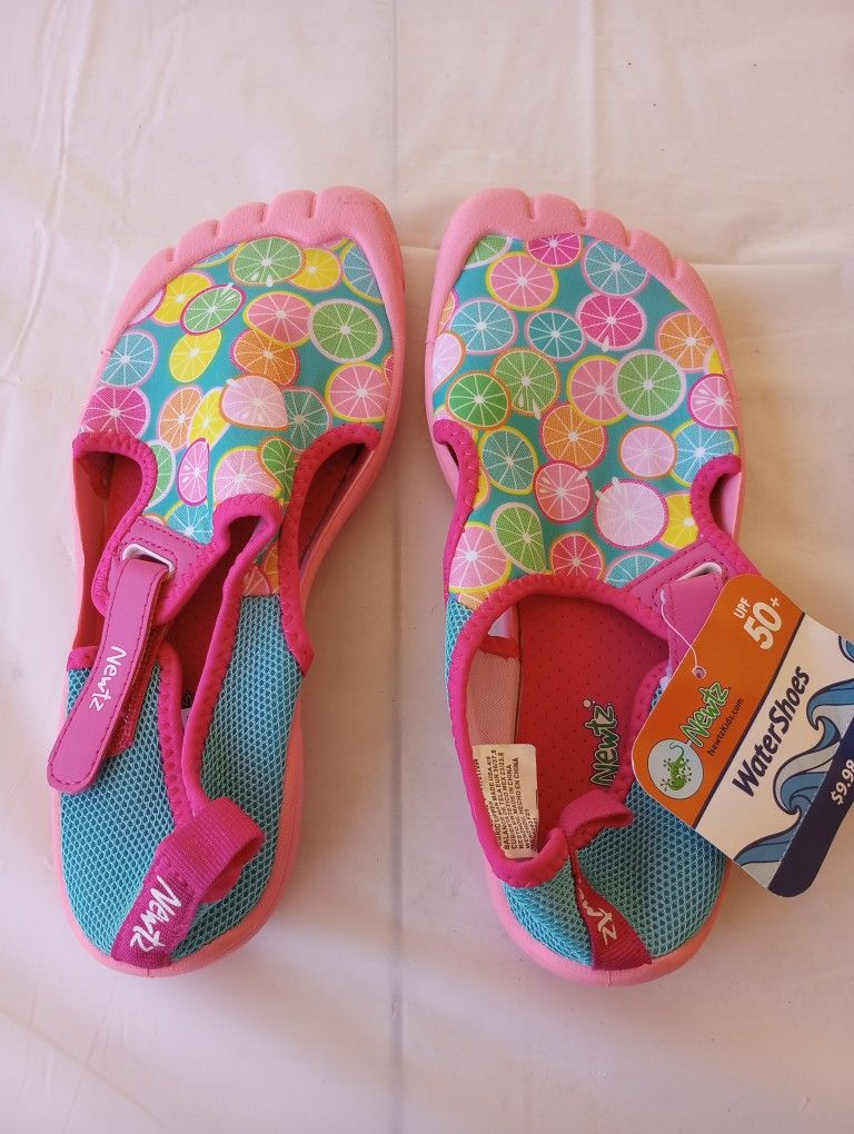New Newtz Girl Water Shoes (Size 4-5) $5