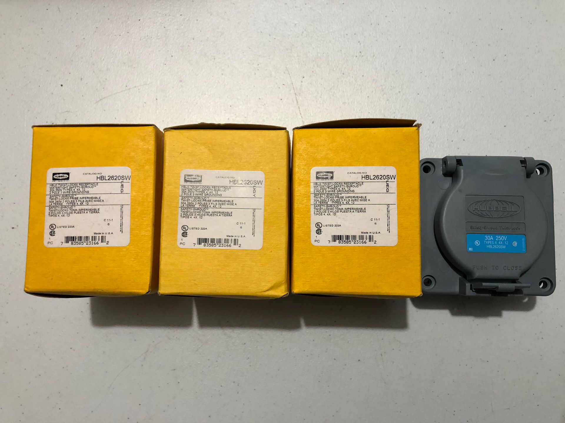 3 Hubble 30Amp 250Volt Safety Shroud Twist Lock 2Pole 3Wire Watertight