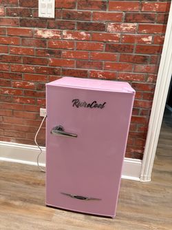 Pink Medium Sized Retro Refrigerator 🩷