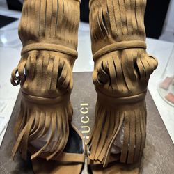 GUCCI SAND CAMELIA FRINGE HEELS SIZE 37