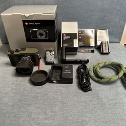 Leica Q2 Reporter Edition + Accessories
