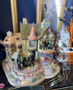 Spooky Town Witches Brew Haus - Lemax