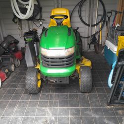 John Deere  L120