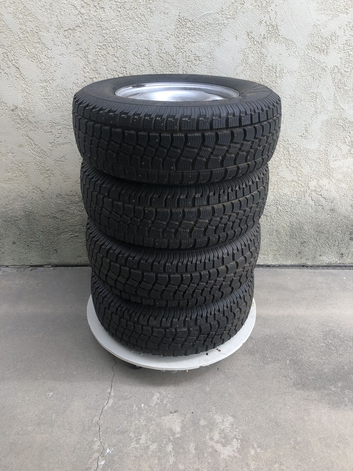 Studded snow tires and rims 265/70R17 for Sale in Bellflower, CA - OfferUp