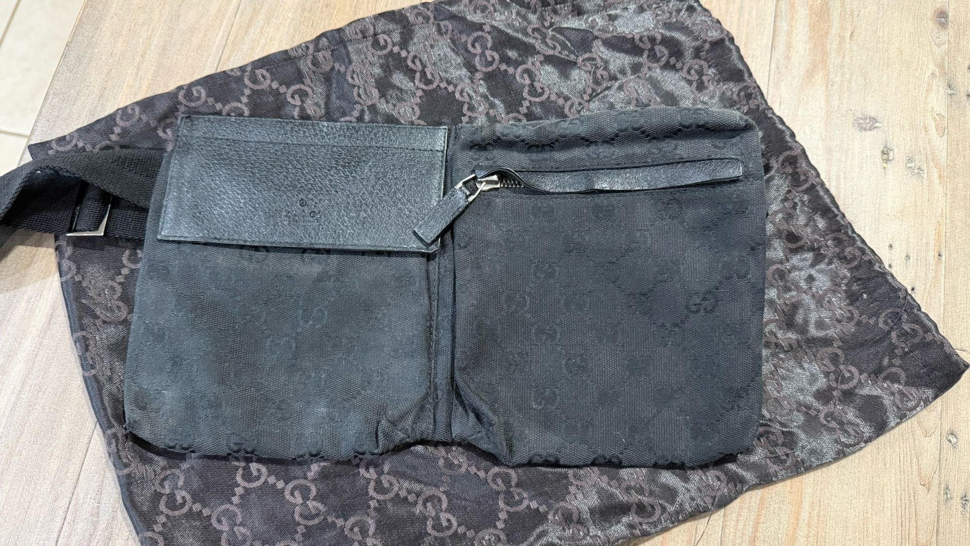 Gucci - Black Belt Bag