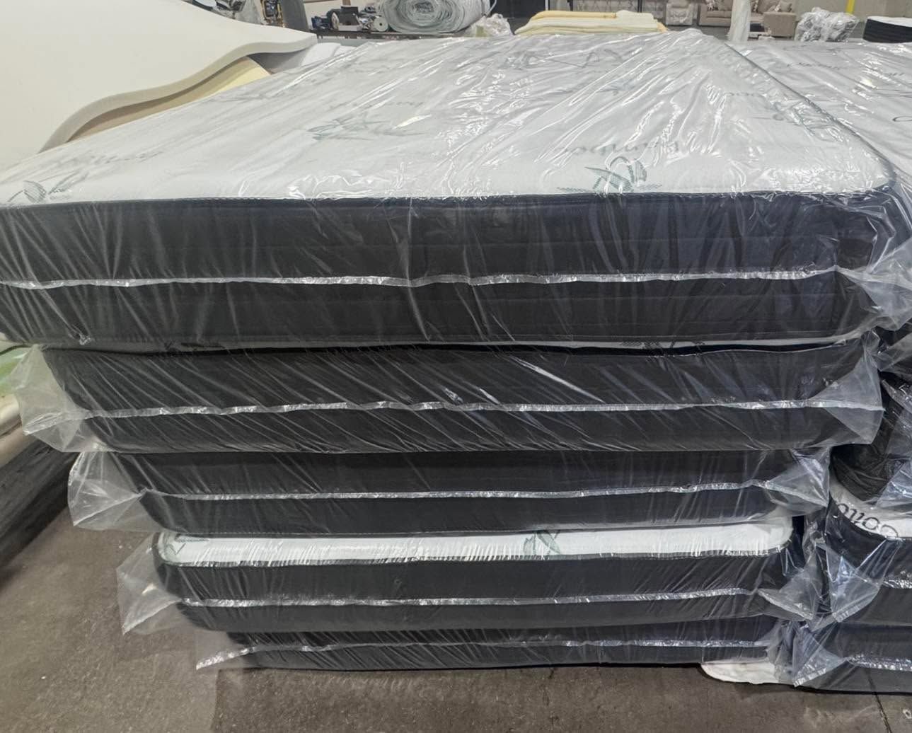 NEW King Mattress Deluxe hybrid plush