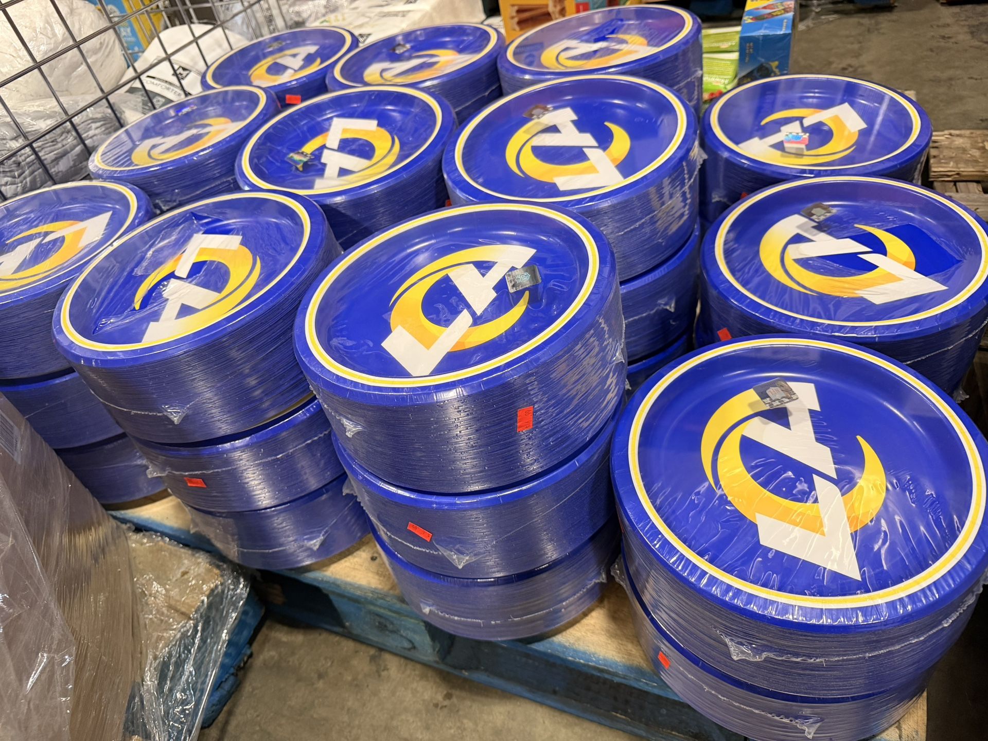 Only Rams Rear Plate Premium Los Angeles Rams Paper Plates 85 Count Only $6.99 for Sale in ...