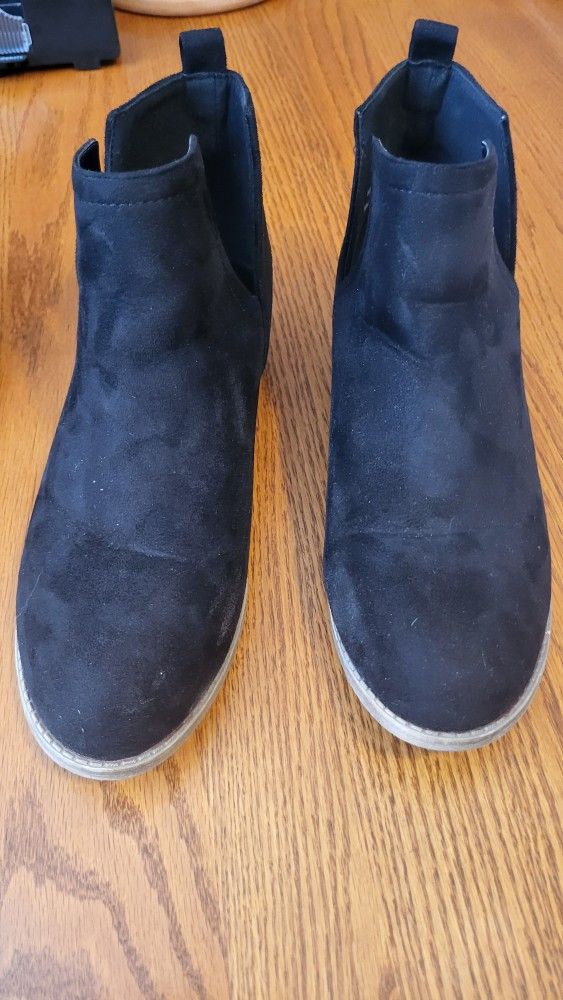 Journee Black Low Boots Size 10