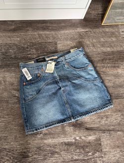 Levi’s skirt