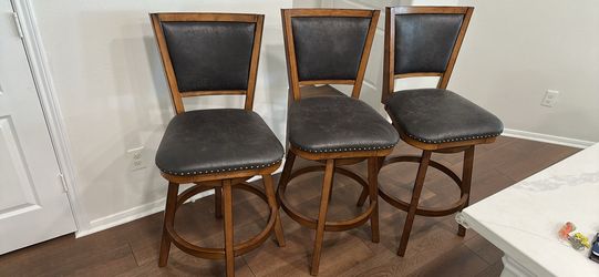 🔥 Like New Swivel Bar Stools – Set of 3 – $250 OBO 🔥