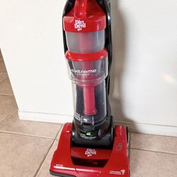 Dirt Devil Power Express Upright Bagless Vacuum Cleaner. 