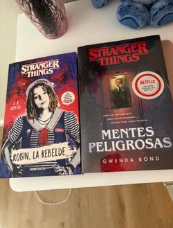 Stranger things books in Spanish