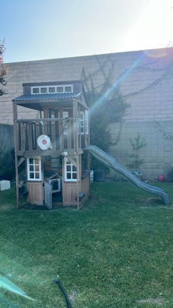 Free 2 story wood play house