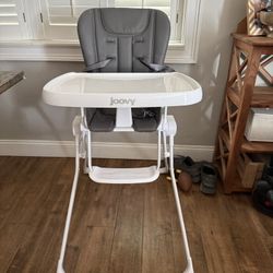 Joovy Foldable Highchair