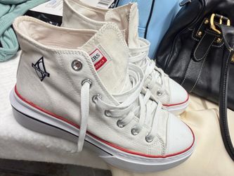 Sketchers white