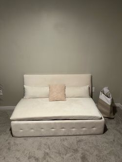 Queen Sleeper Sofa / Convertible Guest Bed – Like New