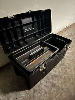 24 inch plastic toolbox/utility box with removable insert