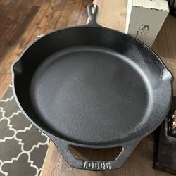 New   Cast Iron Pan.    