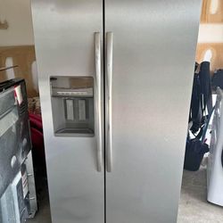 Whirlpool 24.6 cu. ft. Side by Side Refrigerator in Fingerprint Resistant Stainless Steel