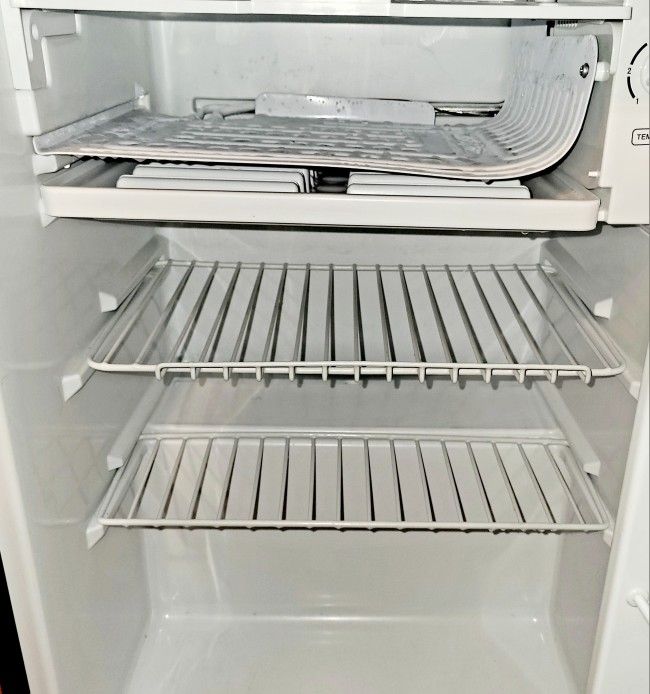 EMERSON MINI FRIDGE. CLEANED INSIDE AND OUT, WORKS GREAT for Sale in