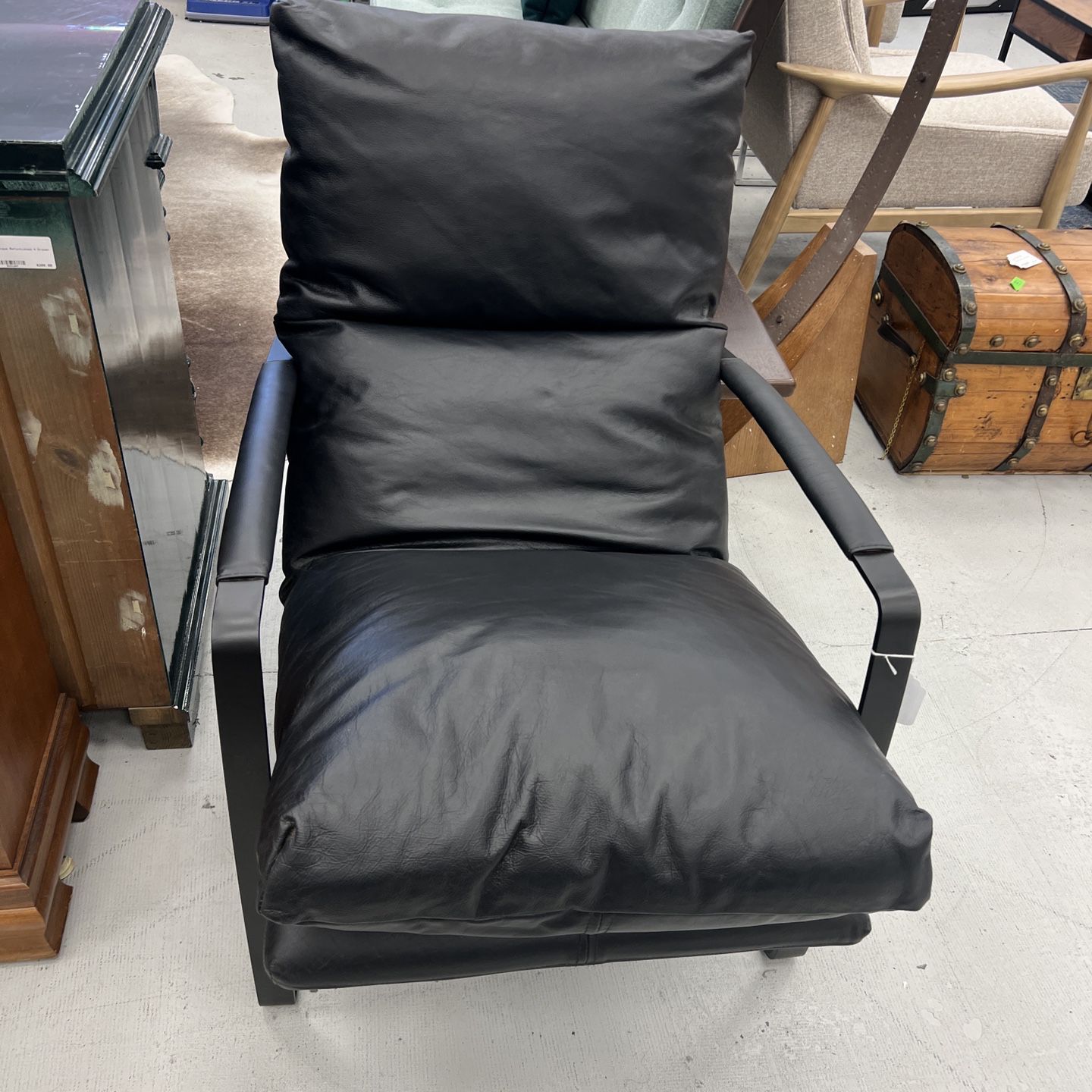 Metal Frame Black Lthr Accent Chair