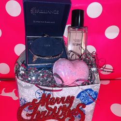 Victoria’s Secret And jewelry Gift Bundles For Christmas