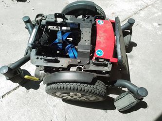 Pair of 24v jazzy 600es electric reversible motors with chassi & airless tires