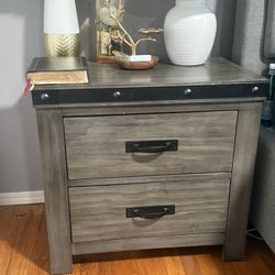 2 Nightstands 