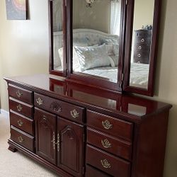 CHERRY OAK WOOD DRESSER WITH MIRROR 