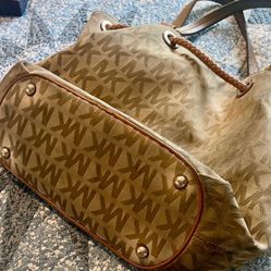 Michael Kors Large Hand Bag With Wallet 